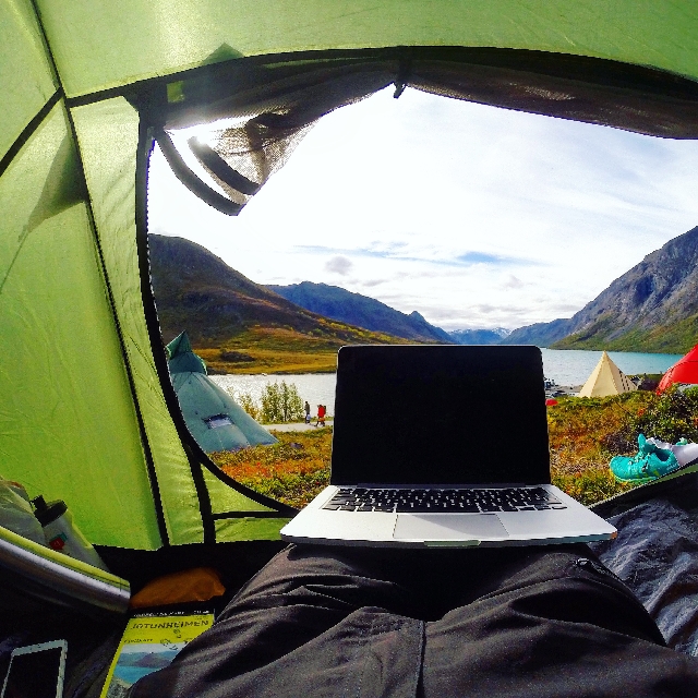 Tag en pause fra skærmen tag på camping